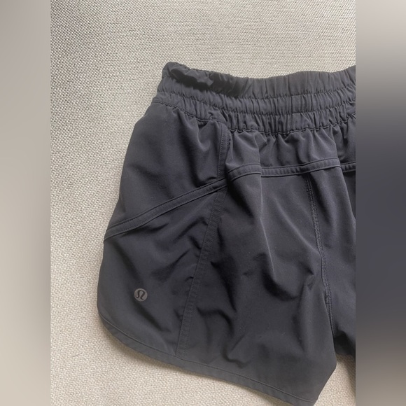 Lululemon Tracker Shorts Lined Inseam 4” In Black Size 4 - Picture 4 of 8